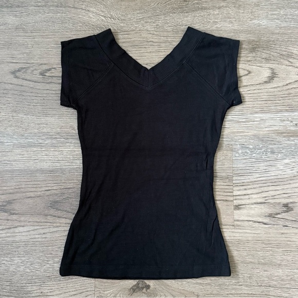 Urban Outfitters BDG Shannen Ribbed V-Neck Top - Size M - Black - NWOT - Picture 4 of 8